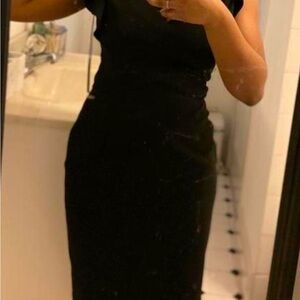 Classic Black Bodycon Dress - Sleek Women's Fit - Size 6